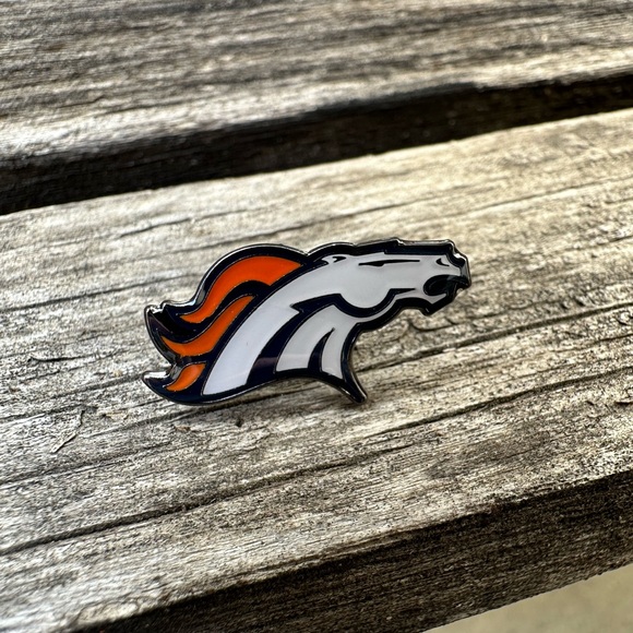 Denver Broncos Classic Enamel Lapel Hat Pin Brooch - Picture 5 of 5